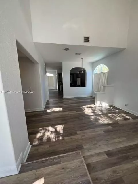 3705 SW 50th St, Fort Lauderdale, FL 33312