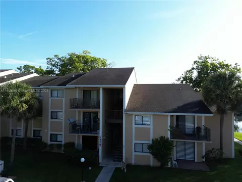 9491 S Palm Cir S #307, Pembroke Pines, FL 33025