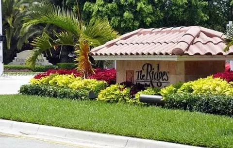 3748 Oak Ridge Cir, Weston, FL 33331