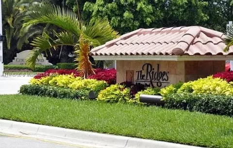 3748 Oak Ridge Cir, Weston, FL 33331