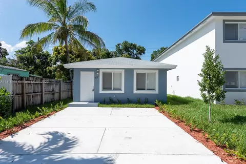 489 NE 162nd St, Miami, FL 33162