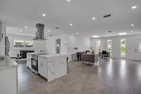 208 SE 4th Ter, Dania Beach, FL 33004