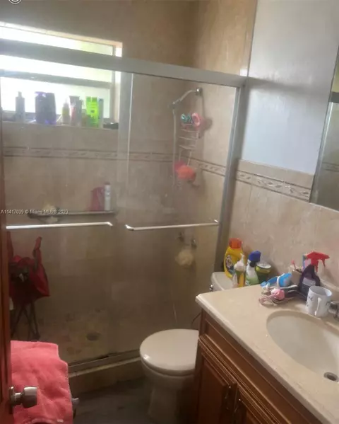 512 E 27th St, Hialeah, FL 33013 photo 2