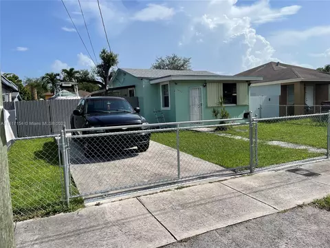 3028 NW 67th St, Miami, FL 33147