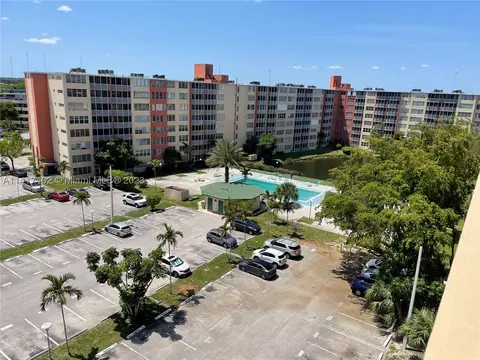 1780 NE 191st St #811-2, Miami, FL 33179
