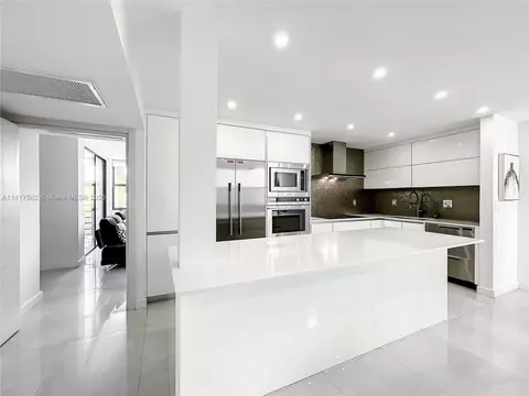 20291 NE 30th Ave #PH24, Aventura, FL 33180