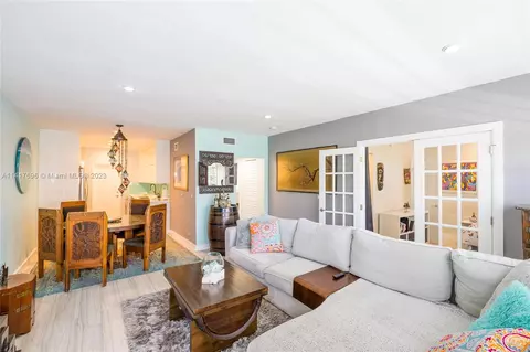 350 S Shore Dr #16, Miami Beach, FL 33141