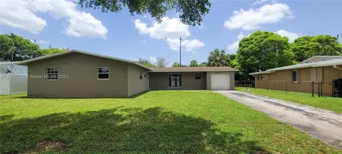 4876 NW 1st St, Plantation, FL 33317