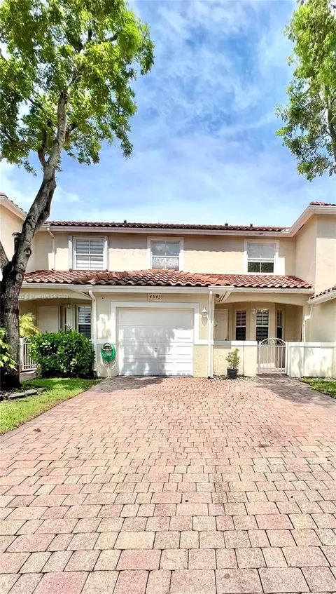 4543 NW 97th Ct, Doral, FL 33178