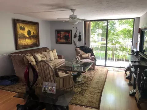 450 Commodore Dr #211, Plantation, FL 33325