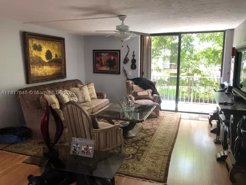 450 Commodore Dr #211, Plantation, FL 33325