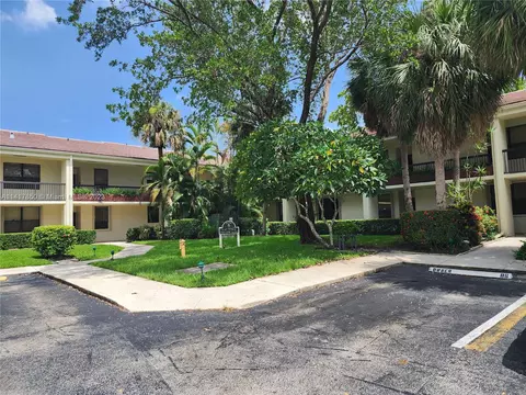7300 NW 1st St #208, Plantation, FL 33317