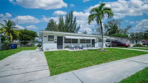 210-214 SW 10th Ave, Hallandale Beach, FL 33009