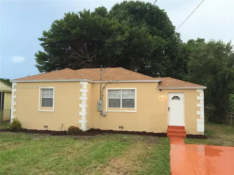 1946 NW 43rd St, Miami, FL 33142
