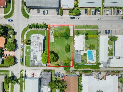 721 NE 7th St, Hallandale Beach, FL 33009