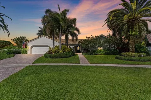 22110 E Serenata Cir E, Boca Raton, FL 33433