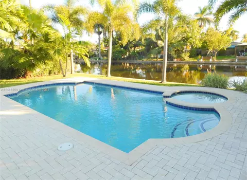 1170 Garfield St, Hollywood, FL 33019