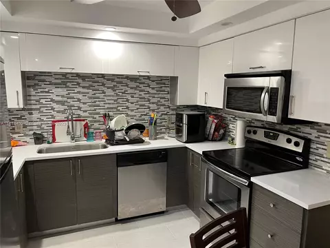 16100 Golf Club Rd #110, Weston, FL 33326
