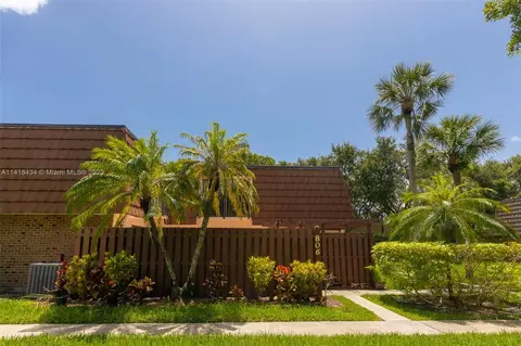 806 SW 119th Way #806, Davie, FL 33325