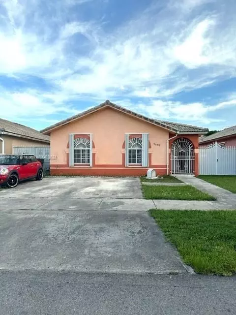2680 W 70th St, Hialeah, FL 33016
