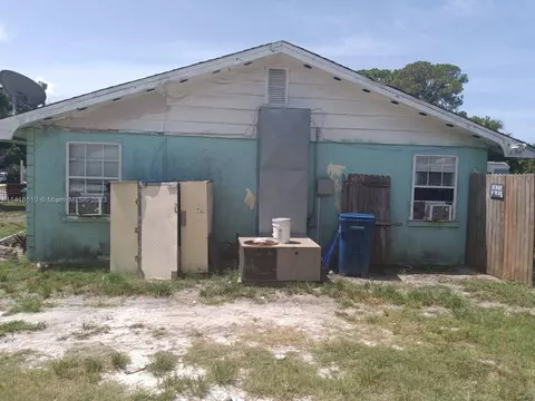 5732 11th St, Bradenton, FL 34203