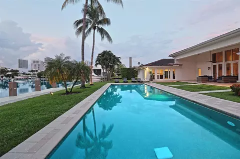 400 Sunset Dr, Hallandale Beach, FL 33009