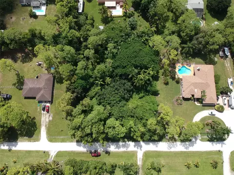 . E Prestwich Dr, Loxahatchee, FL 33470