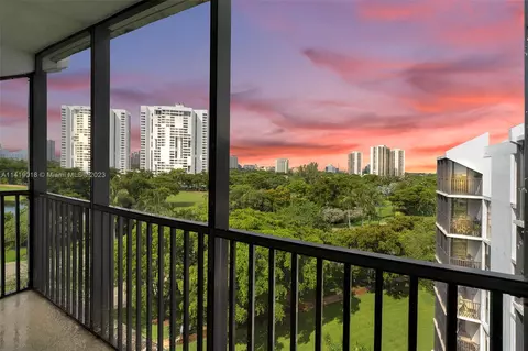 3401 N Country Club Dr #814, Aventura, FL 33180