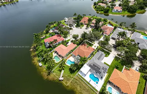 2326 NW 186th Ave, Pembroke Pines, FL 33029