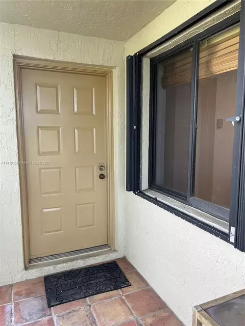 436 Lakeview Dr #106, Weston, FL 33326