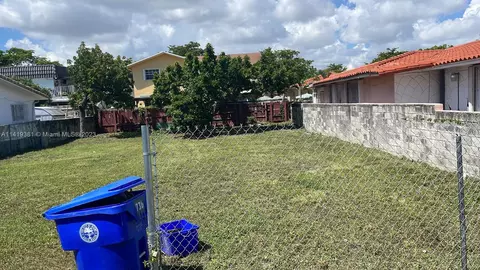 736 NW 22nd Pl, Miami, FL 33125