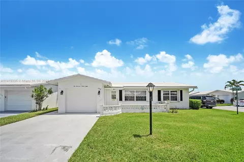 2098 SW 13th Way, Boynton Beach, FL 33426