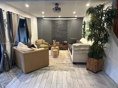 6538 NW 170th Ter, Hialeah, FL 33015
