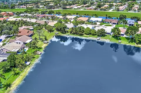 6310 Olde Moat Way, Davie, FL 33331