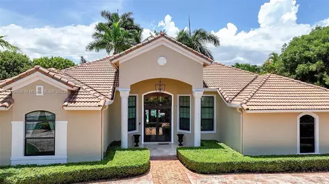 8631 SW 166th St, Palmetto Bay, FL 33157