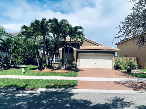 220 SW 203rd Ave, Pembroke Pines, FL 33029