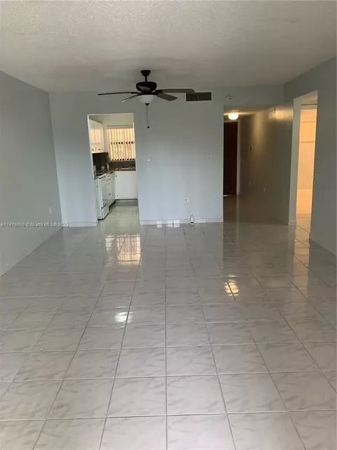 650 NE 149th St #402A, Miami, FL 33161