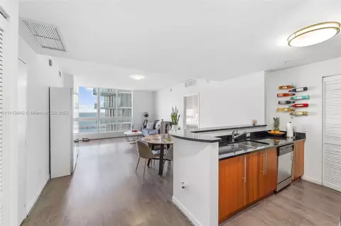 300 S Biscayne Blvd #1706, Miami, FL 33131