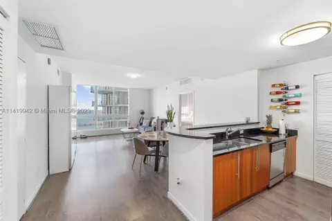 300 S Biscayne Blvd #1706, Miami, FL 33131