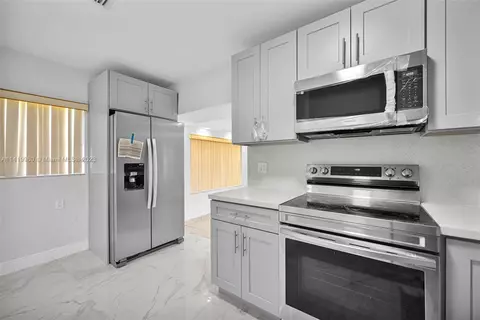 6525 SW 28th St, Miramar, FL 33023
