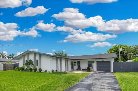 9720 Bel Aire Dr, Cutler Bay, FL 33157