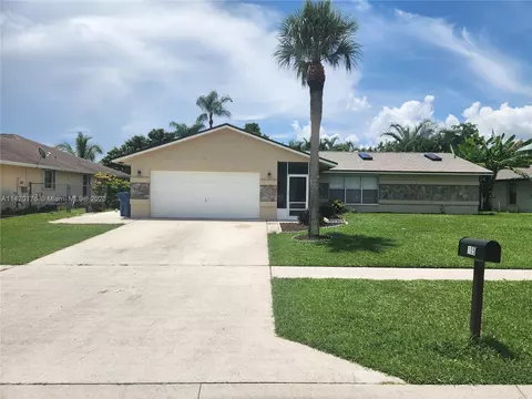 105 Mimosa St, Royal Palm Beach, FL 33411