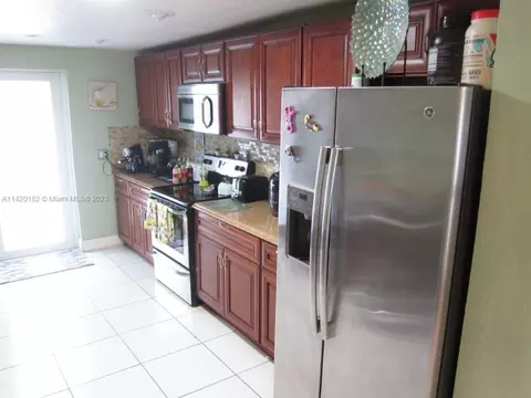 374 W 36 Ter, Hialeah, FL 33012 photo 12