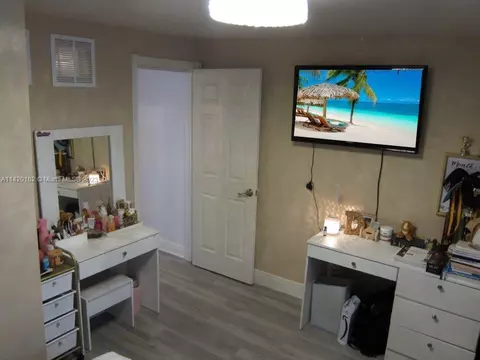 374 W 36 Ter, Hialeah, FL 33012 photo 17