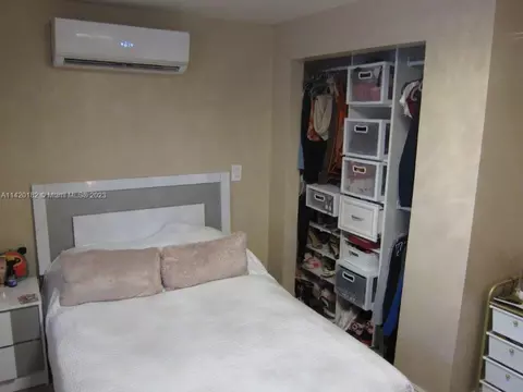 374 W 36 Ter, Hialeah, FL 33012 photo 13