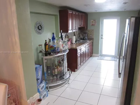374 W 36 Ter, Hialeah, FL 33012 photo 11
