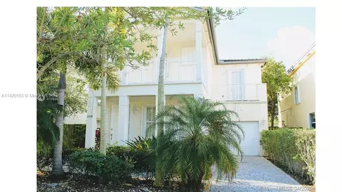 2974 NE 1st Dr, Homestead, FL 33033