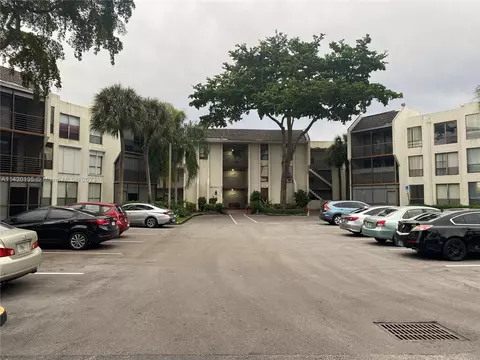 6301 N University Dr #318, Tamarac, FL 33321