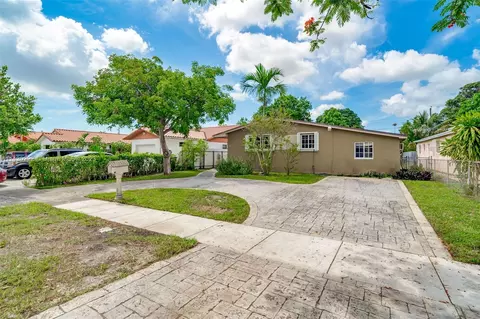 262 E 37th St, Hialeah, FL 33013 photo 4