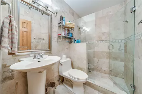 262 E 37th St, Hialeah, FL 33013 photo 15